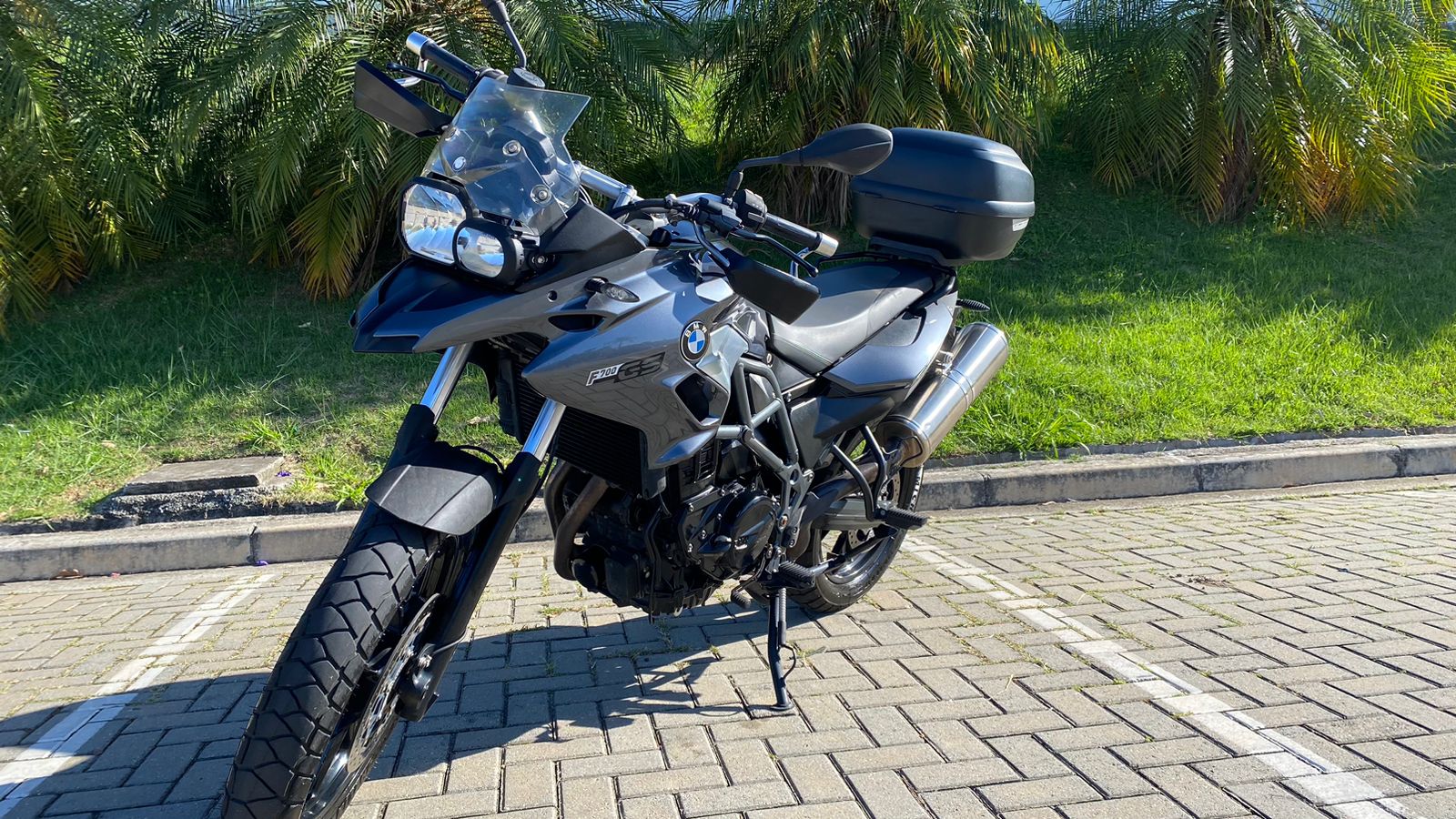 BMW F700